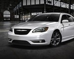 Chrysler 200 i Dodge Charger po poprawkach Mopar