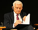 Jerzy Buzek na badaniach w szpitalu w Krakowie / fot: Money.pl/Tomasz Brankiewicz Jerzy Buzek na badaniach w szpitalu w Krakowie