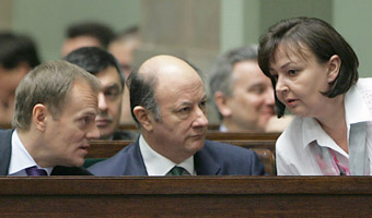 Rz�d z�upi nas podw�jnie na emeryturach