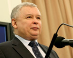  Ruch poparcia Kaczy�skiego. W kolejn� miesi�cznic�