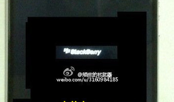Mysterious BlackBerry device poses for photos 