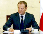 Tusk ugi�� si� pod naciskiem internaut�w 
