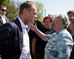 Tusk t�umaczy� si� przed powodzianami
