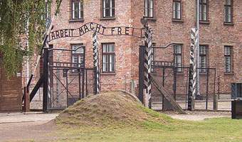 Konserwatorzy naprawią napis "Arbeit macht frei"