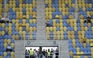 Stadiony zamkni�te, kluby podliczaj� straty