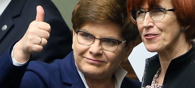 Premier Beata Szydło i minister rodziny Elżbieta Rafalska