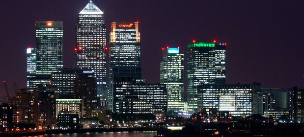 Canary Wharf w Londynie. Tu swoje światowe lub europejskie siedziby mają m.in. Barclays, Citigroup, Credit Suisse, HSBC, J.P. Morgan i Morgan Stanley.