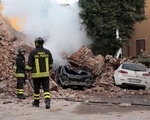Wiadomo�ci: Trz�sienie ziemi we W�oszech. Nie b�dzie odszkodowa�