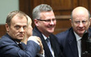 Tusk straszy koalicj� SLD i PiS, Kaczy�ski m�wi o awanturniczych rz�dach