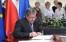O�wiadczenia zamiast za�wiadcze�. Wy�om w biurokratycznym murze