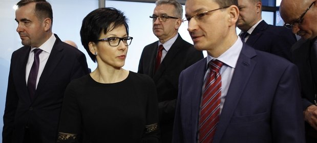 Na głównym planie dotychczasowa prezes GPW Małgorzata Zaleska i wicepremier Mateusz Morawiecki, odpowiedzialny w rządzie za nadzór właścicielski nad spółką.