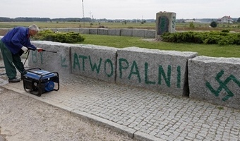 Profanacja w Jedwabnem. Policja prosi o pomoc