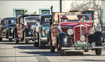 MotoClassic Wrocław 2014. Zabytkowe samochody w Zamku Topacz