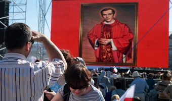 Relikwie ks. Popie�uszki z�o�one w �wi�tyni Opatrzno�ci  