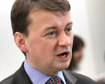 Sto dni rz�du. Premier nie my�li o Polsce, tylko o swojej karierze