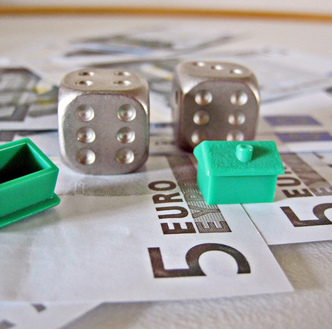 Co trzeci Europejczyk narzeka, �e nie ma pieni�dzy na godne �ycie. Tak �le nie by�o od 4 lat