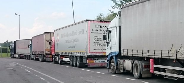 Kolejka ciężarówek na polsko-ukraińskiej granicy w Korczowej.