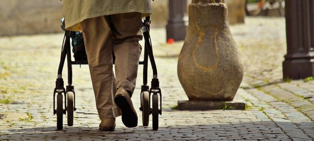 Dokumentem uprawniającym do zwolnienia z opłaty za pobyt w domu pomocy społecznej będzie decyzja o przyznaniu uprawnień kombatanckich.