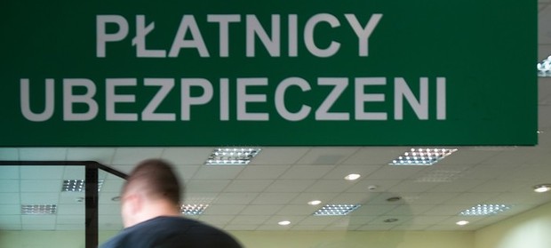 I ty zostaniesz płatnikiem ZUS - mówi rząd. Zyskasz emeryturę, ale stracisz pensję.
