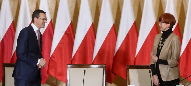 Wicepremier, minister finansów i rozwoju Mateusz Morawiecki i minister rodziny, pracy i polityki społecznej Elżbieta Rafalska