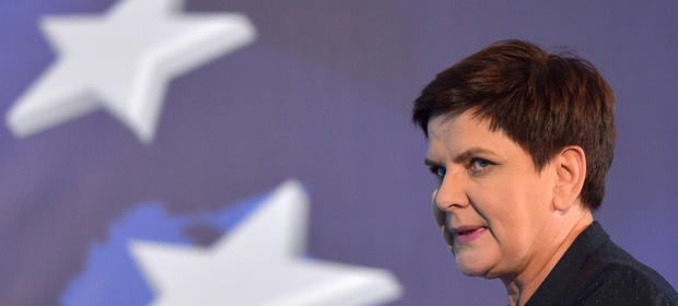 Na czele rządu stoi premier Beata Szydło, nikogo więc nagroda dla niej nie powinna dziwić - mówi money.pl minister rodziny Elżbieta Rafalska
