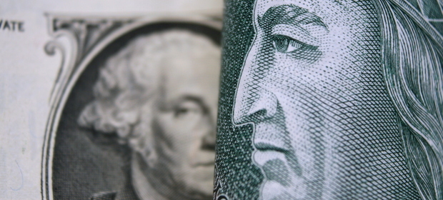 Od początku roku dolar osłabił się wobec złotego już o około 15 procent.
