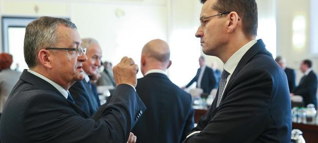 Minsiter infrastruktury i budownictwa Andrzej Adamczyk i minister finansów Mateusz Morawiecki.