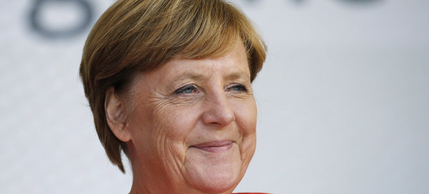 Angela Merkel ma powody do zadowolenia. Coraz więcej wskazuje na to, że to właśnie Frankfurt wygra wyścig o miano stolicy europejskiej bankowości