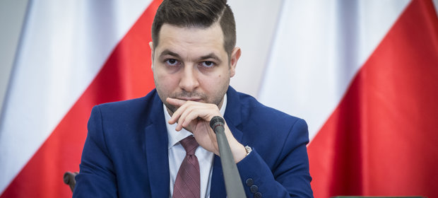 Patryk Jaki, wiceminister sprawiedliwości, jest twórcą programu "Praca dla więźniów"