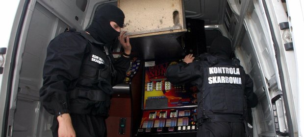 Urzędnicy będą analizować podejrzane rachunki bankowe przez 24 godziny na dobę