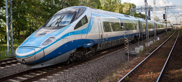 Pendolino to najdroższe pociągi na polskich torach. Ale złapanie w nich zasięgu graniczy z cudem