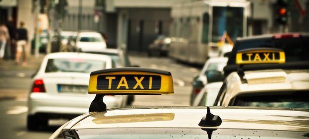 Czy pasażerowie z autobusów przesiądą się do taksówek?