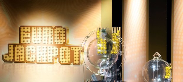 Główna wygrana w Eurojackpot to aż 90 mln euro, czyli ok. 380 mln zł. Dotąd wygrały ją dwie osoby.